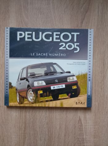 Livre : Peugeot 205