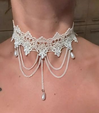 Collier en dentelle, et perles, couleur blanc