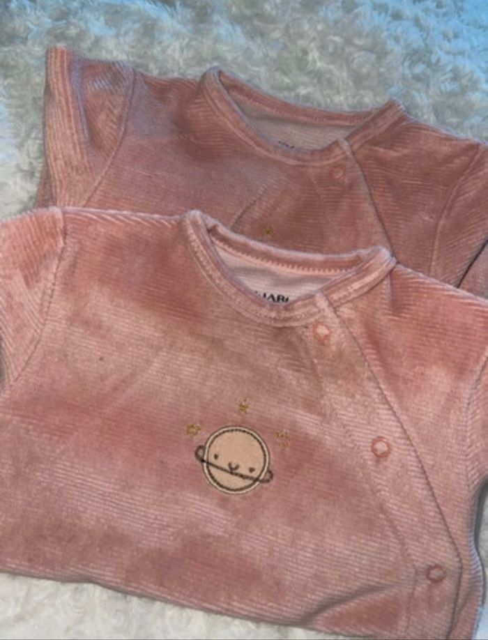 Lot de 3 pyjama dort bien bébé fille 6 mois Kiabi velours coton - photo numéro 3