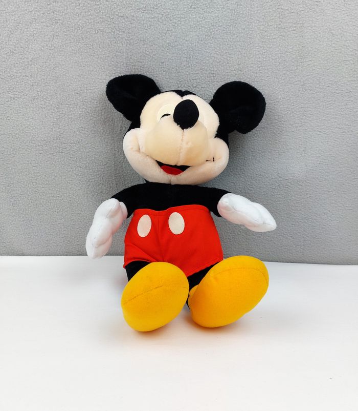 Peluche MICKEY Disney Hasbro Playskool 35 cm culotte rouge - photo numéro 3