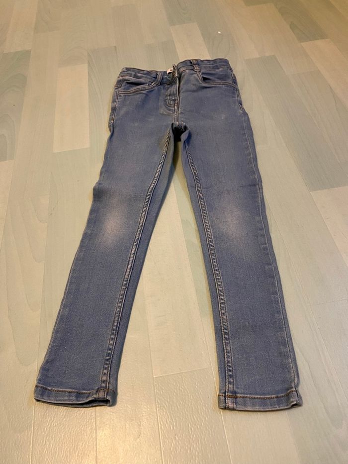 Jeans et tee shirt - photo numéro 2