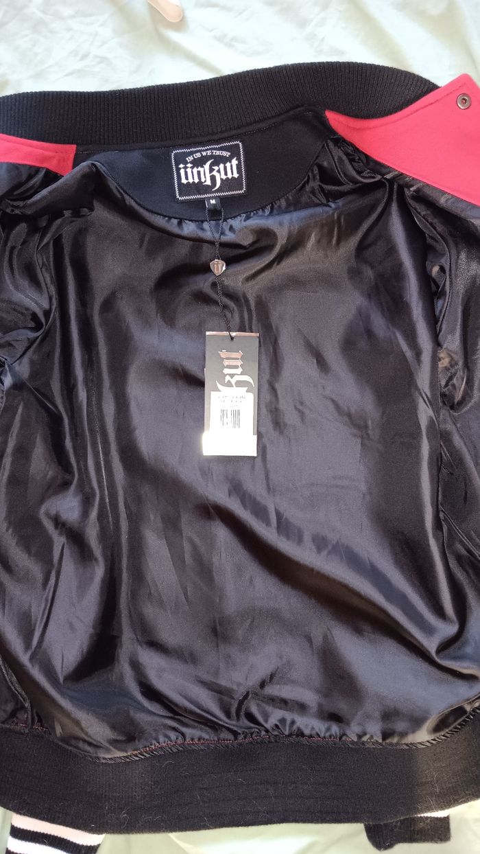 Vest Ünkut rouge et noire - photo numéro 4