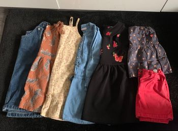 Gros lot de vêtements fille 4 ans