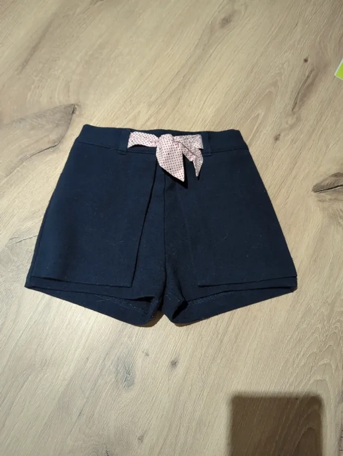 Short 23 mois