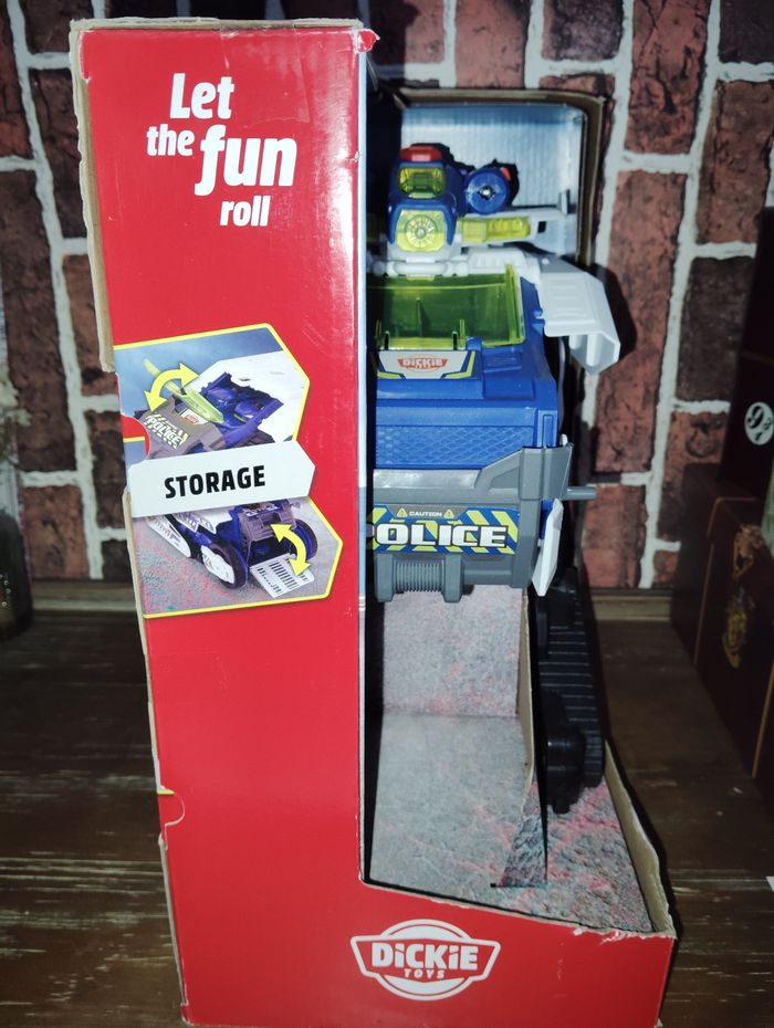 Gros robot véhicule police - photo numéro 4