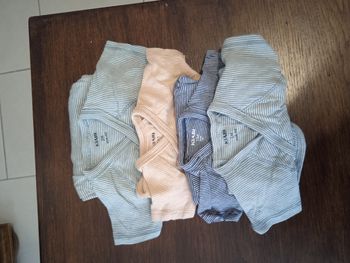 Lot de body 1 mois