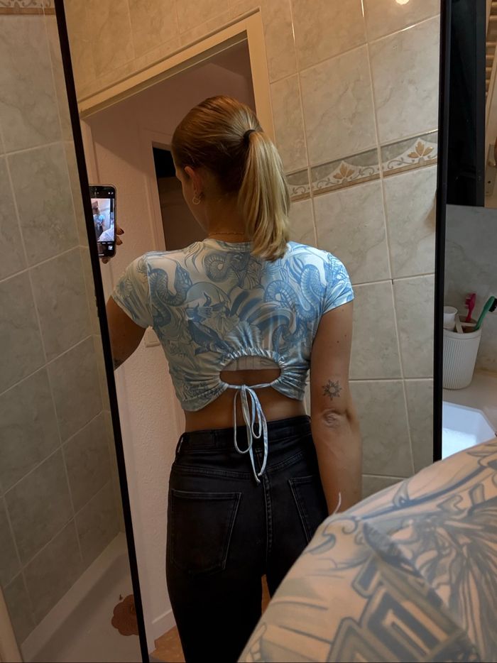Lot 2 t shirt bershka S - photo numéro 2