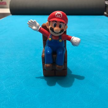 Petite figurine animée mc donalds mario