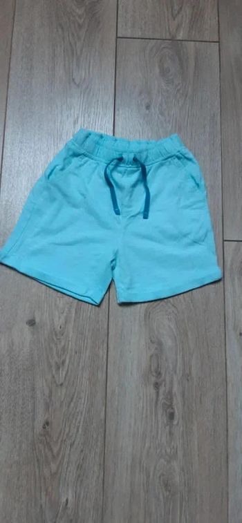 Short obaibi 3 ans "vert d'eau" en parfait état