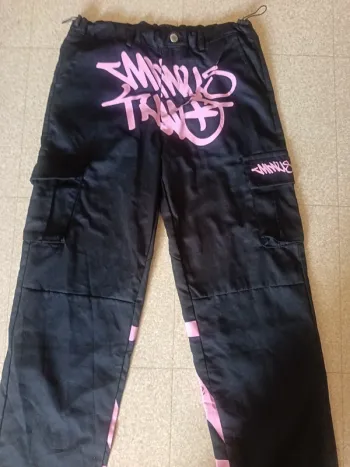 Pantalon léger taille 1 un peu abîmé à l'arrière