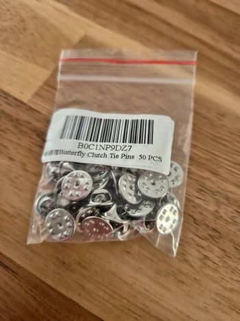 Sachets de 28 agrafes pour pins neuves