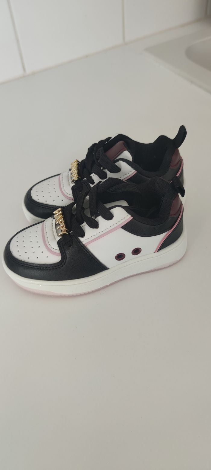 Chaussure neuve 
Taille 24 - photo numéro 4
