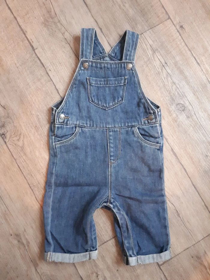 Salopette en jeans 6 mois. Tape à l'oeil