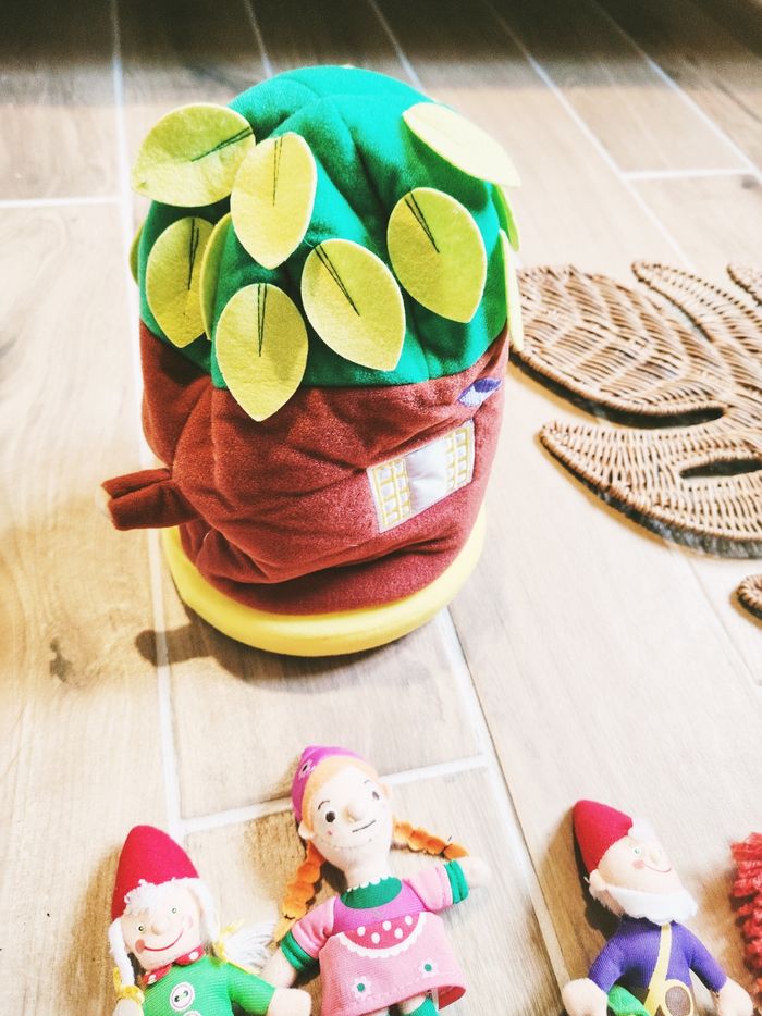 🧝Maison/arbre magique en tissu/peluche avec 4 lutins - photo numéro 3