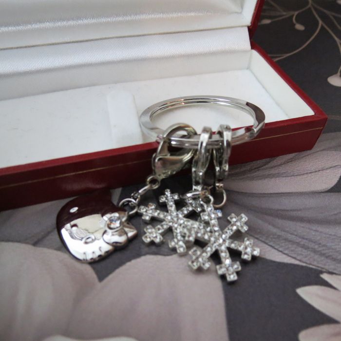 Parure Hello Kitty Collier ,Porte-clés , bracelet Breloque Sanrio 🤩 - photo numéro 3