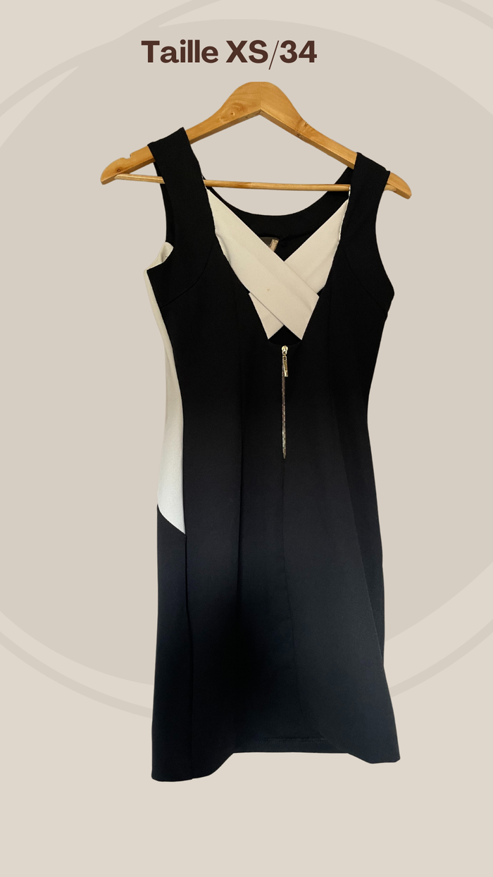 Robe cintrée noire et blanche - photo numéro 2