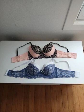 Lot de deux soutiens gorge taille 80b rembourer
