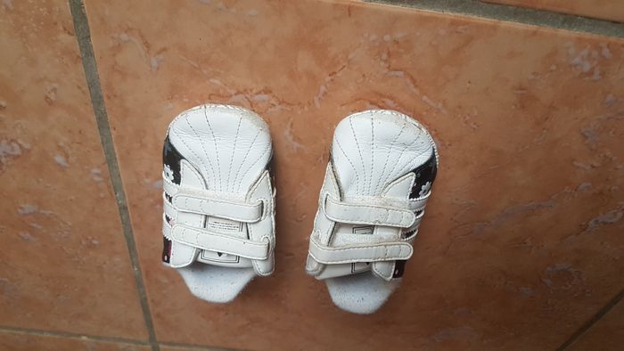 Baskets Adidas bébé 6-9 mois blanches et noires - photo numéro 2