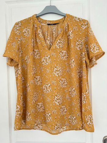 Blouse jaune moutarde Kiabi à petites fleurs