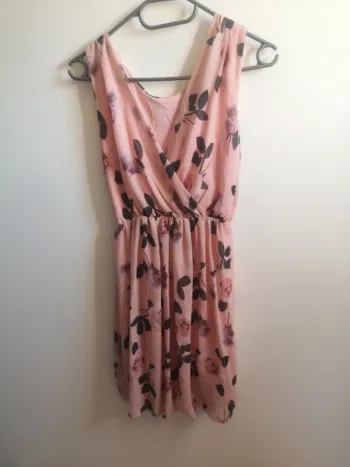 Robe rose à fleurs