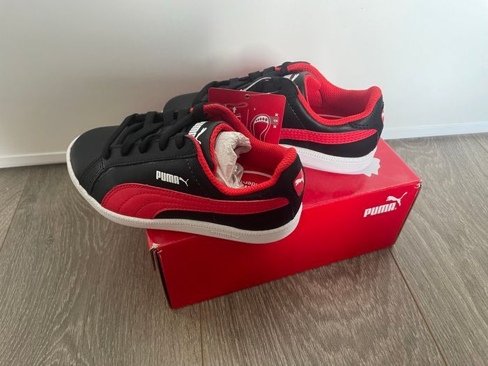 Chaussures Baskets de la marque Puma Pointure 29 neuves en boîte d’origine Neuf - photo numéro 2