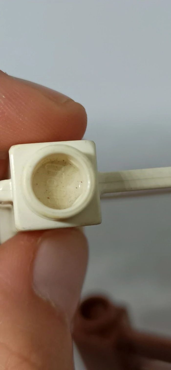 3 barrières marron et une barrière blanche et rouge de chantier lego duplo - photo numéro 8