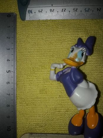 Daisy figurine