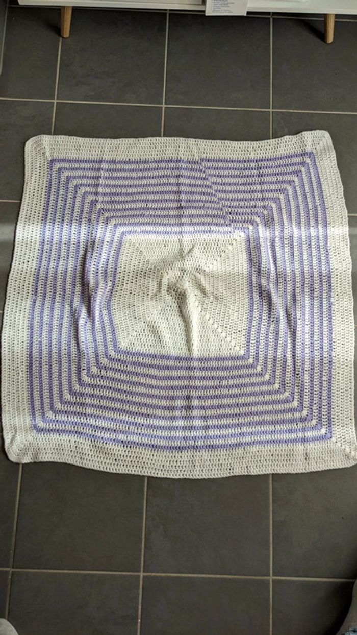 Couverture fait main tout doux blanc et violet