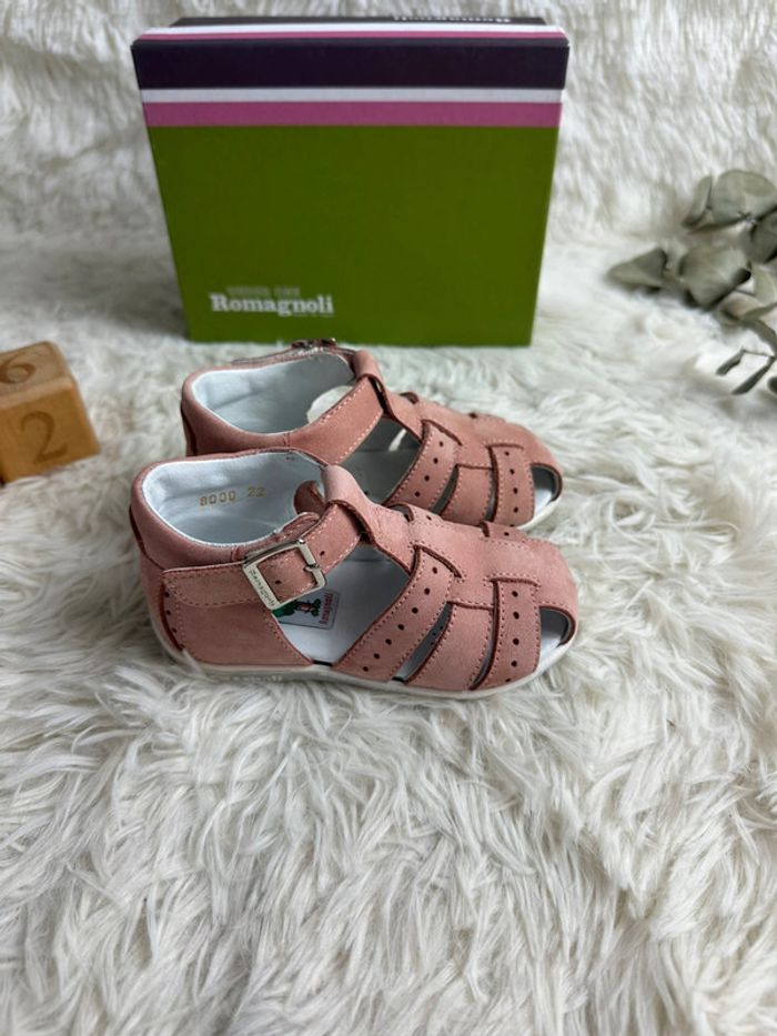 Paire de sandales rose Romagnoli taille 22 - photo numéro 2