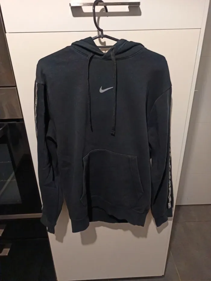 Lot sweat à capuche et ter shirt - photo numéro 2