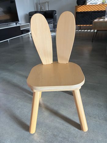 Chaise en bois neuve