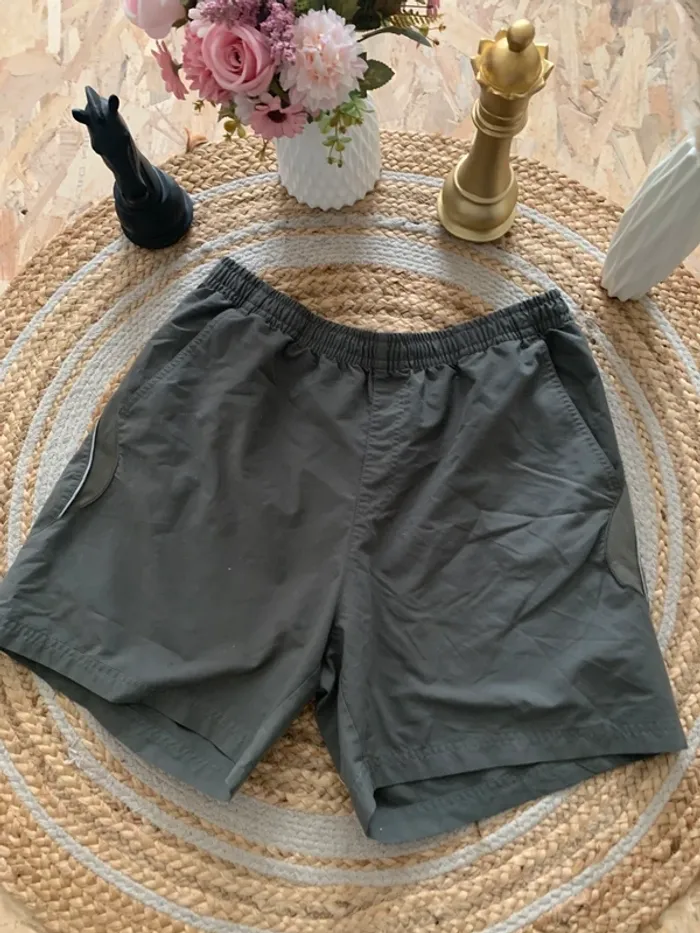 Short gris kaki - photo numéro 2