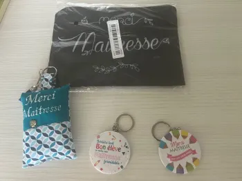 Lot 4 objets Merci maîtresse