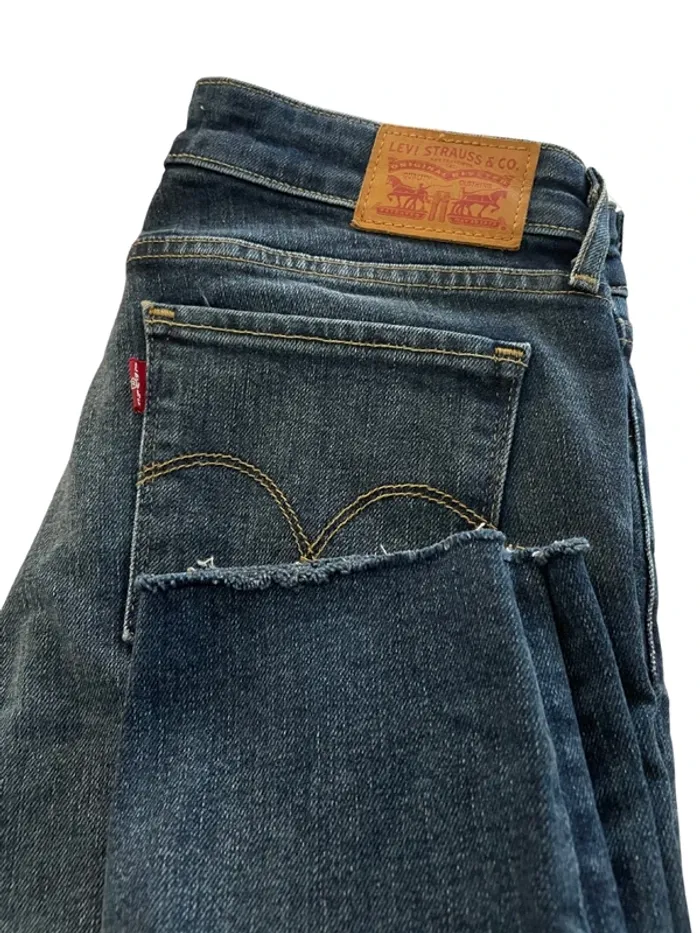 Jean Levi’s 711