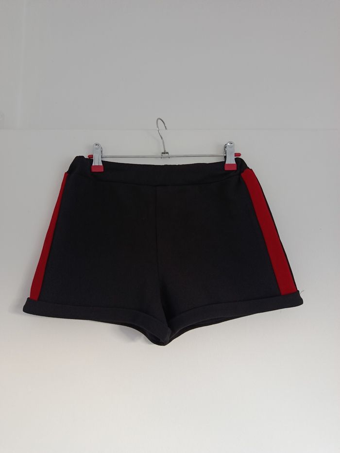 Short noir et rouge