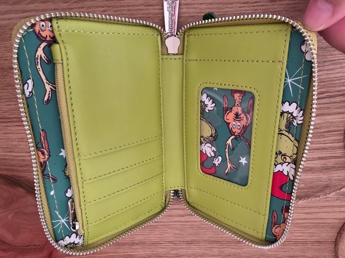 Porte feuille Grinch Dr Seuss- Loungefly - photo numéro 5