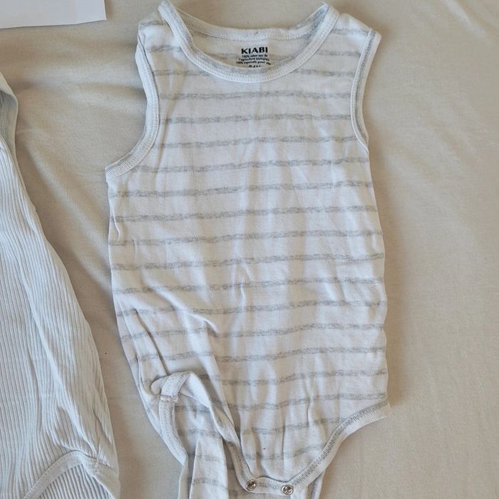 2 body sans manches kiabi 24 mois - photo numéro 3