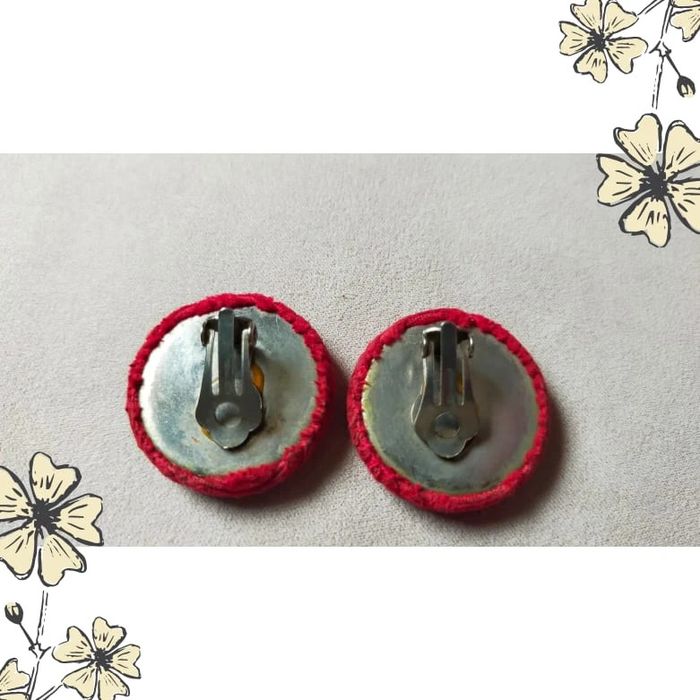 Boucles d’oreilles vintage à clip – Tissu rouge texturé - photo numéro 7