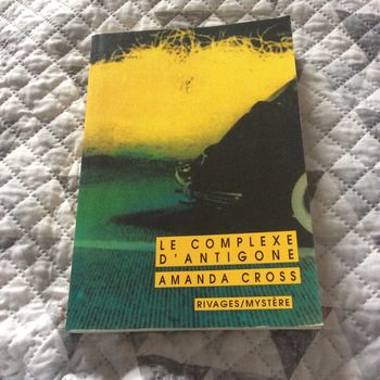 #le complexe d’Antigone Amanda Cross