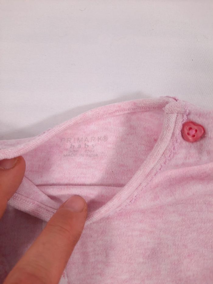 Tee shirt manches longues, primark, 1 mois - photo numéro 2