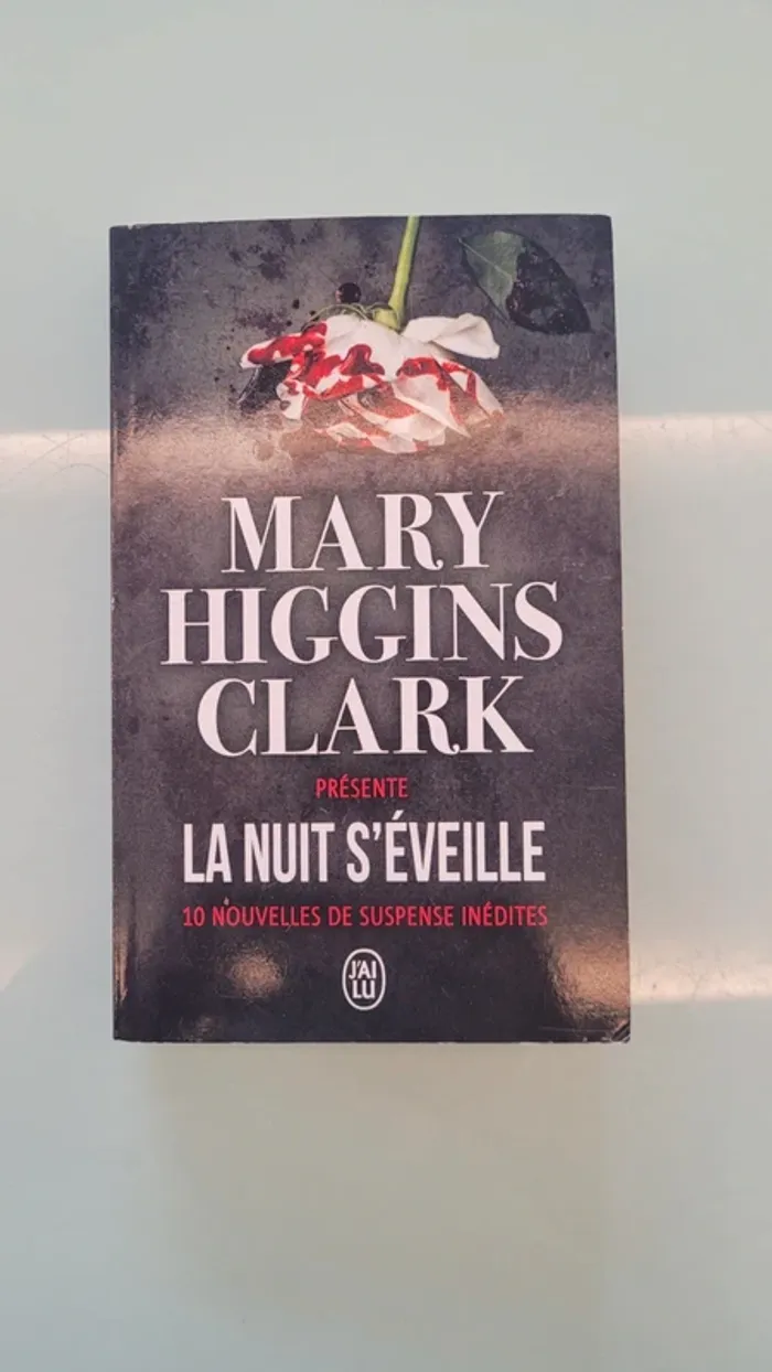 Recueil 10 nouvelles "La nuit s'éveille" de Mary Higgins Clark