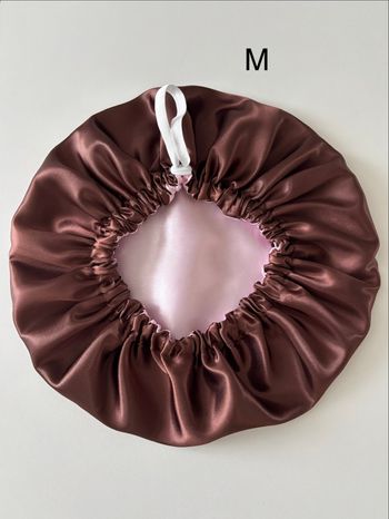 Bonnet en satin double face . Taille M’L ajustable 