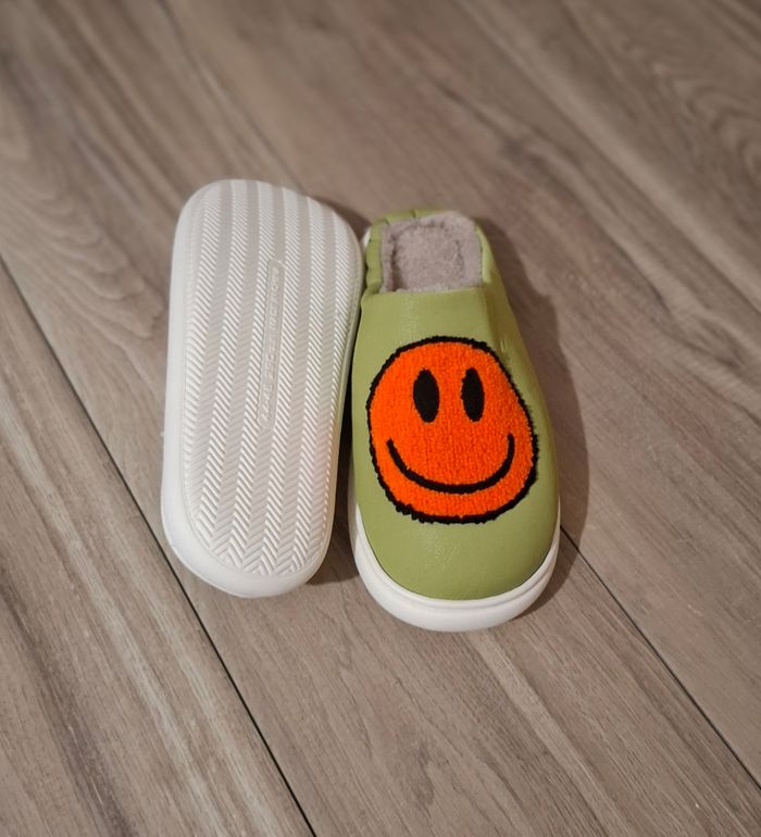 Pantoufle Mixte enfant adulte smiley kaki - photo numéro 2