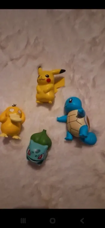Lot 4 figurines pokemon neuve