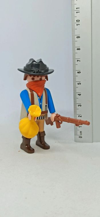 Homme cowboy avec bourse jaune et foulard playmobil