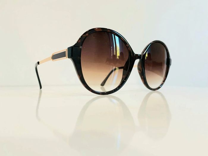 Lunette de soleil femme marron et dorée verres dégradés UV protection catégorie 3 - photo numéro 3