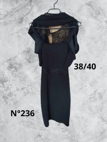 N°236 Robe noir T38/40. Avon.
