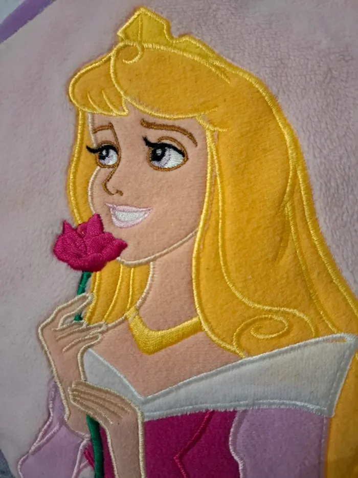 Coussin peluche princesse - photo numéro 3