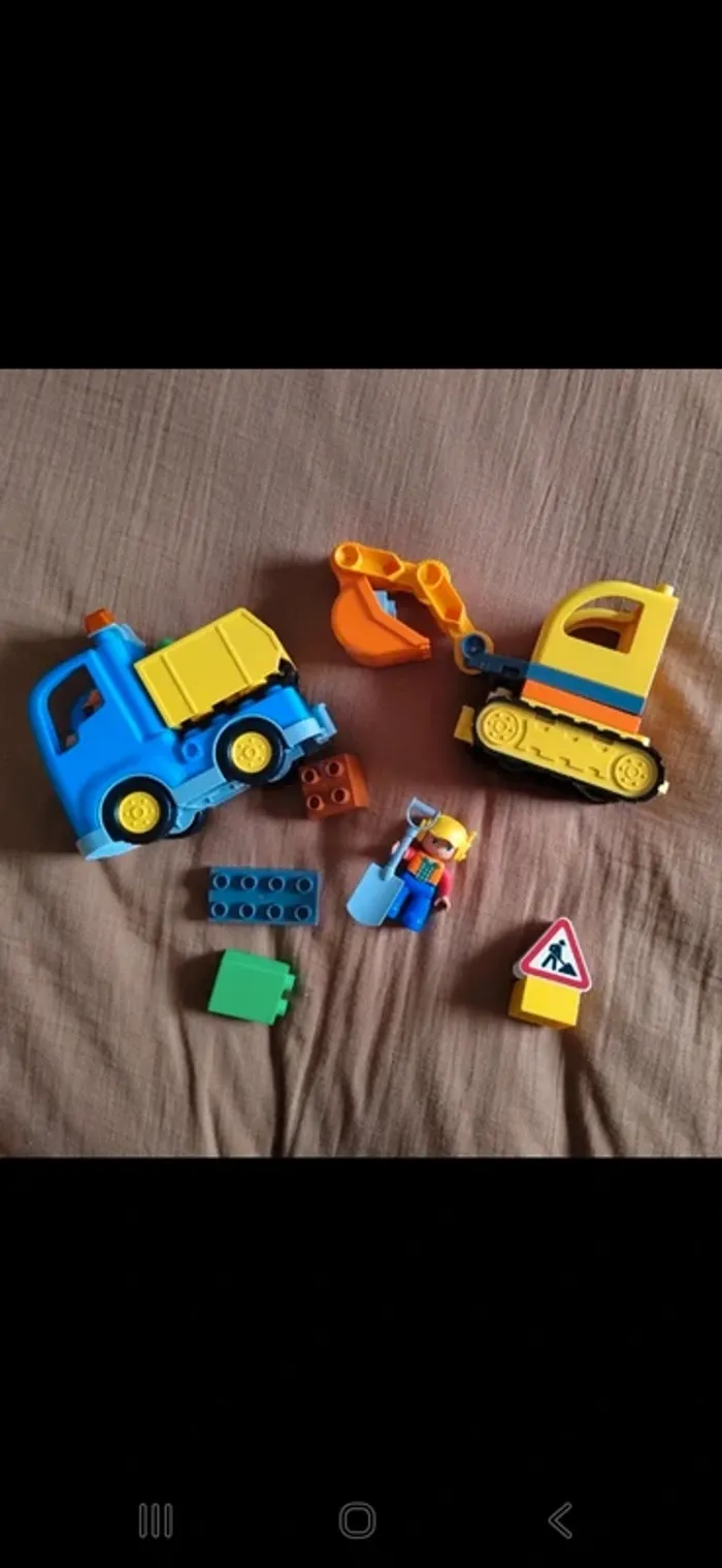 Le camion et la pelleteuse Lego duplo
