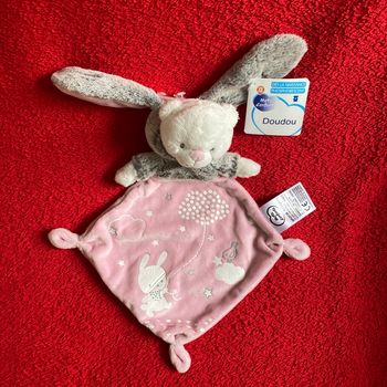 Mots d enfants doudou ours blanc capuche lapin gris chiné mouchoir rose pois ballon luminescent neuf